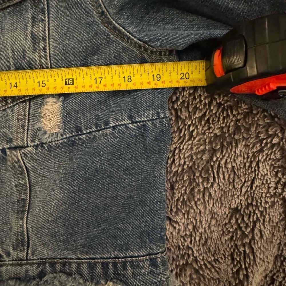 ASHLEY VINTAGE CHARM Distressed Cropped Denim Jacket - Picture 11 of 12